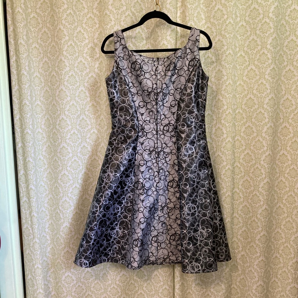 ✨2x HOST PICK✨ Silvery gray and black brocade dress - Picture 5 of 8